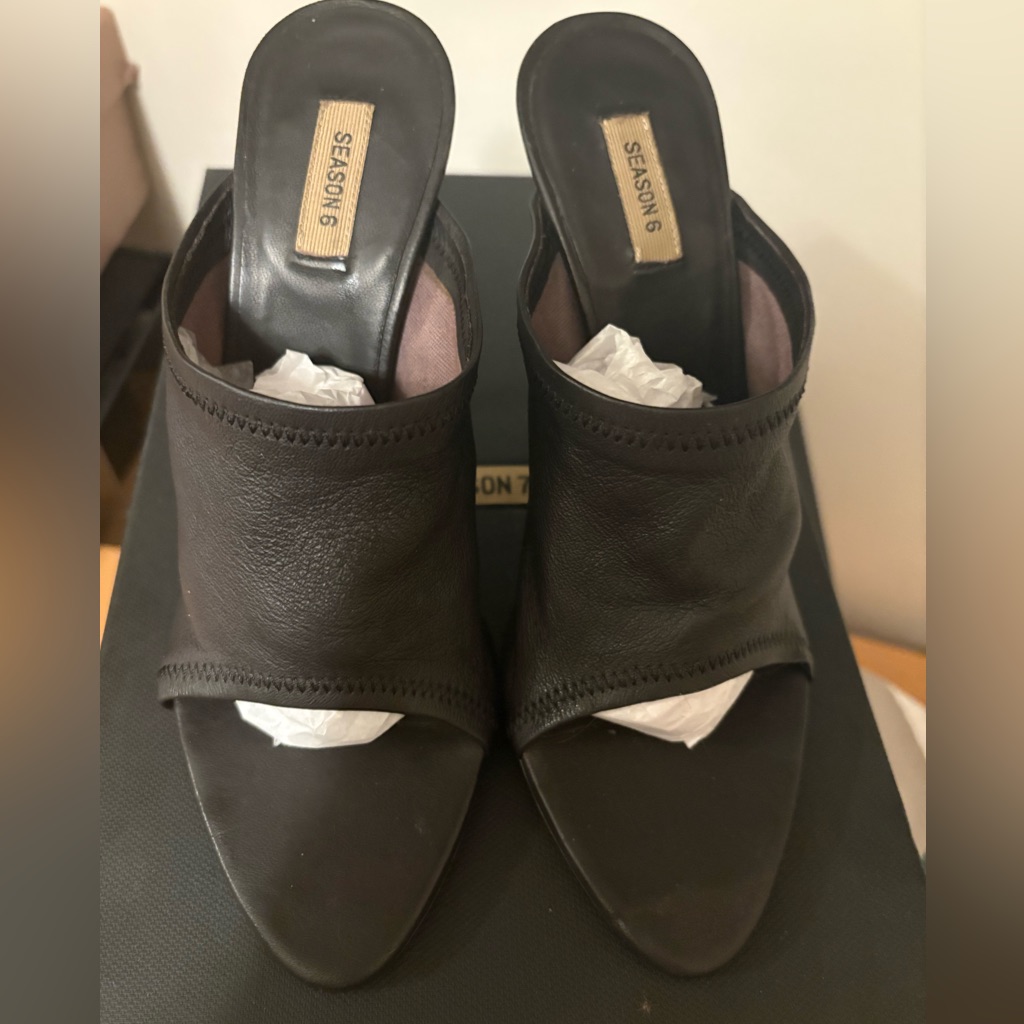 Season 7 Yeezy Black Slide Heels Size 35